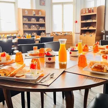 Au Petit فيلة Vivoin