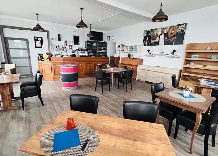 Au Petit Вилла *